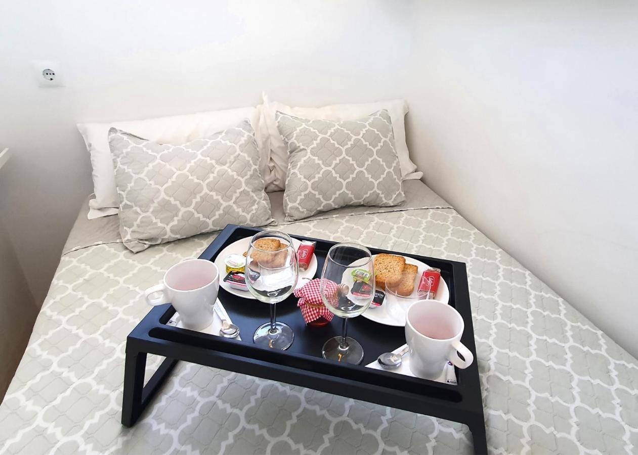 Beachfront Studio Apartment Marbella Exterior photo
